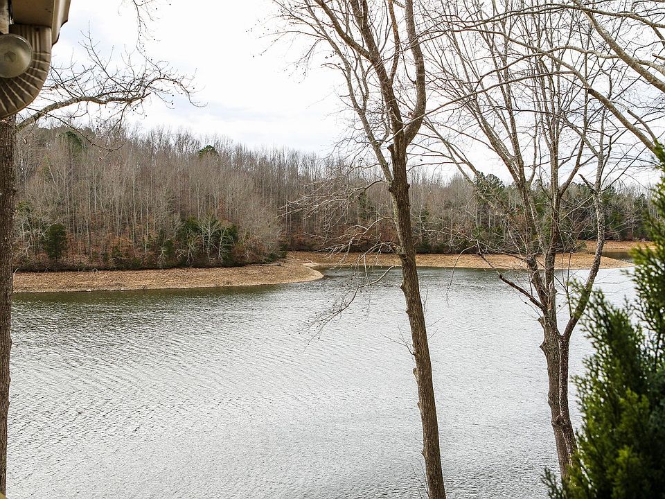 1st image of 916 Bluff Dr
