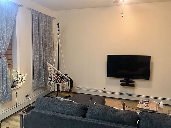 4th image of 3019 30th Ave APT 2R