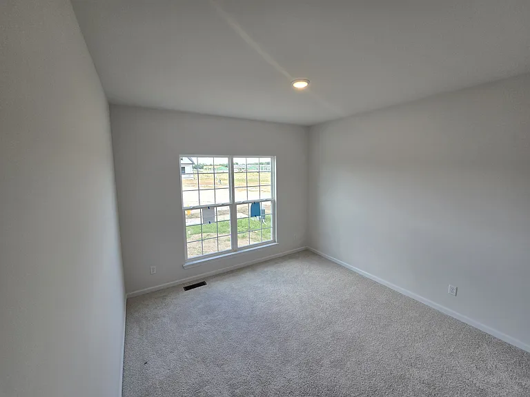 140 Sterling Dr — Photo 12