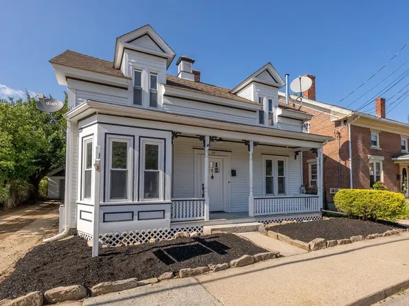 22 County St, Blackstone, MA 01504