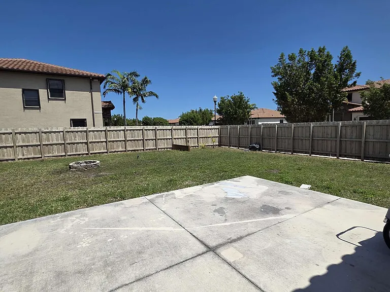 195 SE 24th Ave — Photo 6
