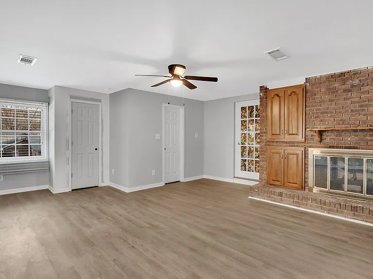 Sunlea Ln — Photo 9