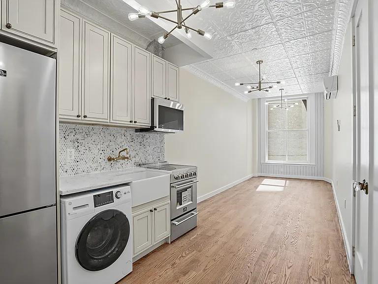 63 Nassau St #202 — Photo 11