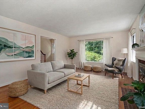 2nd image of 682 Ewing St