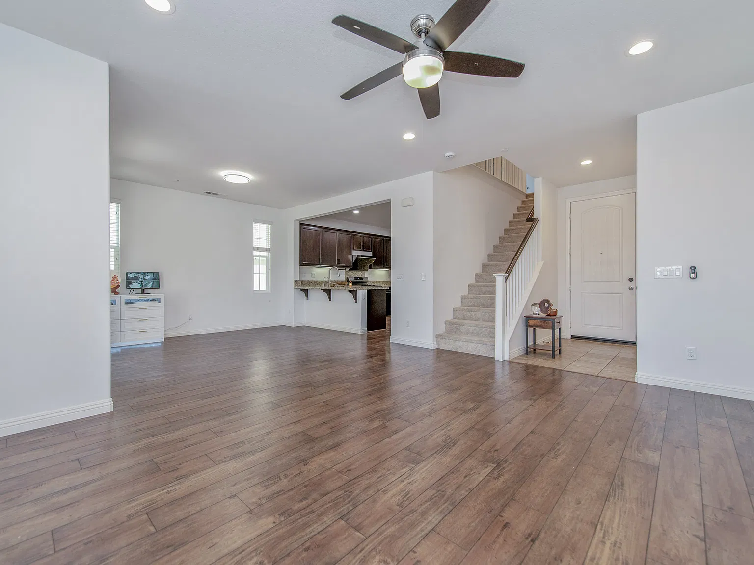 3 bed, 1758 sqft, $3,200 — Photo 3