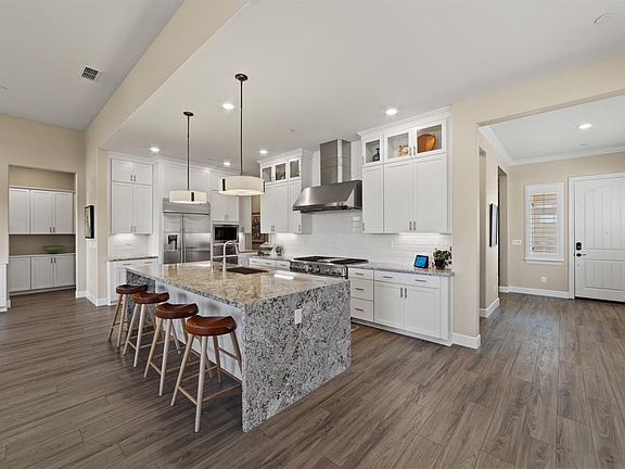 4th image of 1082 Hogarth Way