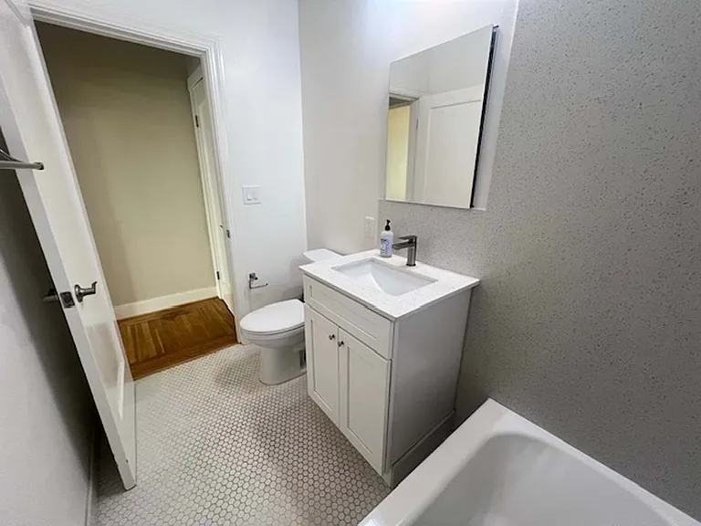 573 Wesley Ave #4 — Photo 27