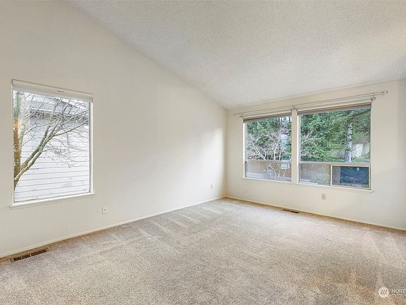 4th image of 3375 Westminster Drive SE