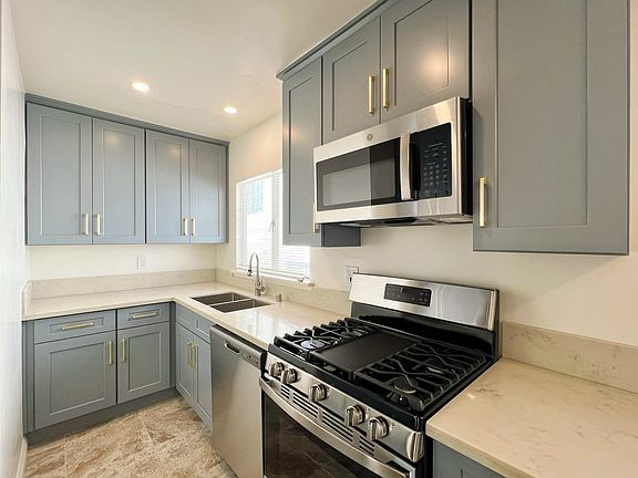 3rd image of 231 S Hudson Ave APT 14