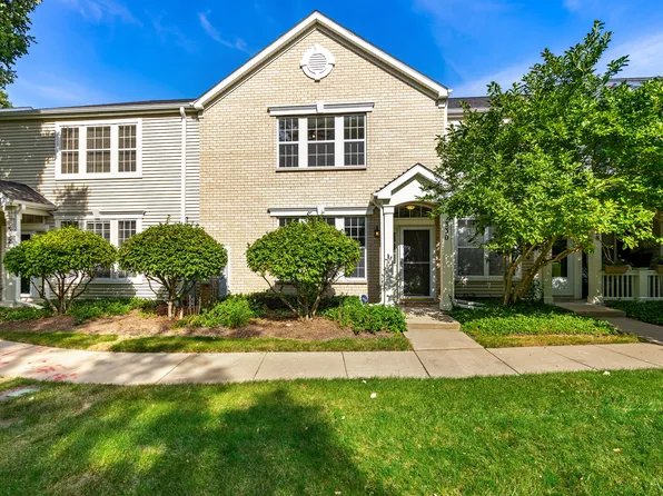 330 S Fieldstone Ct, Round Lake, IL 60073