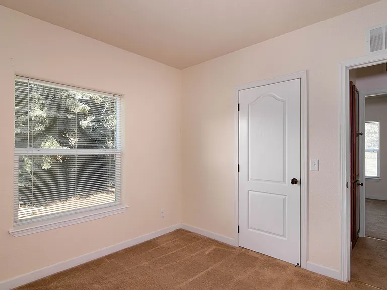 8222 W White Rd — Photo 7