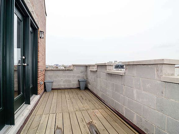 3rd image of 821 N Wood St #3