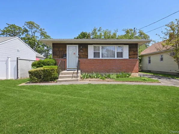 117 Woodside Avenue, Freeport, NY 11520