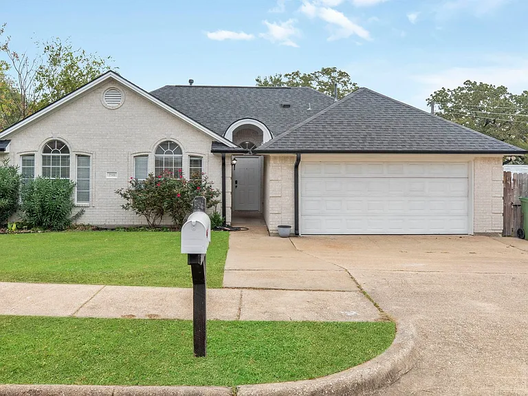 2511 Westwood Main Dr — Photo 25