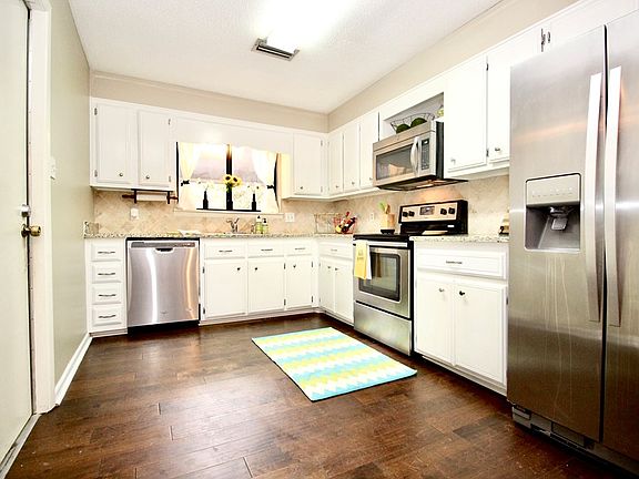 3rd image of 2505 N Sherwood Dr