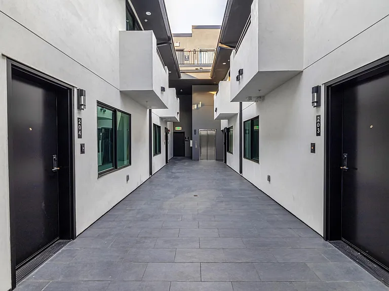 4930 Laurel Canyon Blvd #201 — Photo 11