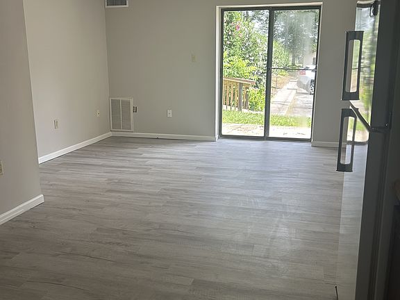 4th image of 930 Sparta Dr APT 103