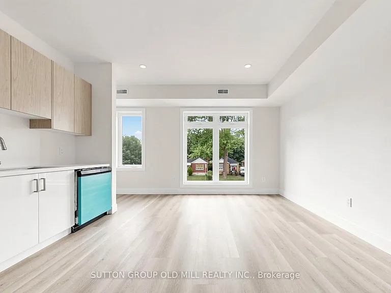 1927 Lawrence Ave W #4 — Photo 7