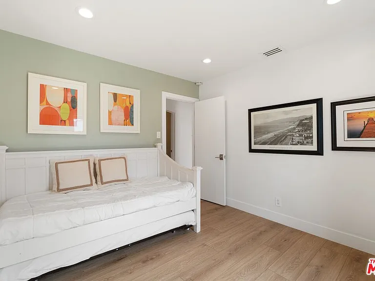 6419 Ocean Front Walk — Photo 26