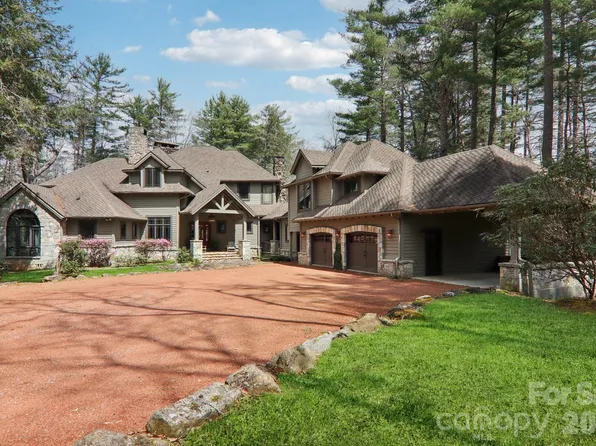 46 Mills Creek Dr, Lake Toxaway, NC 28747