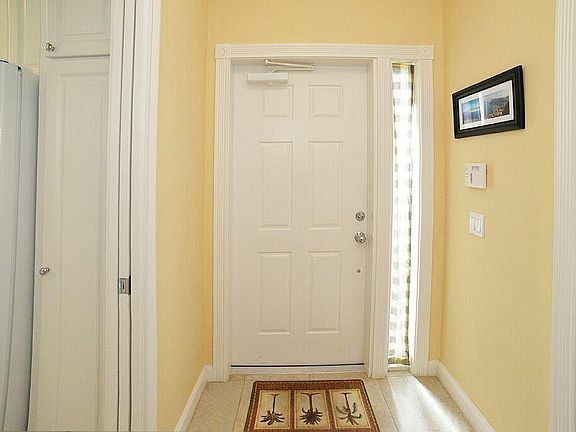 Home For Sale In Villagewalk