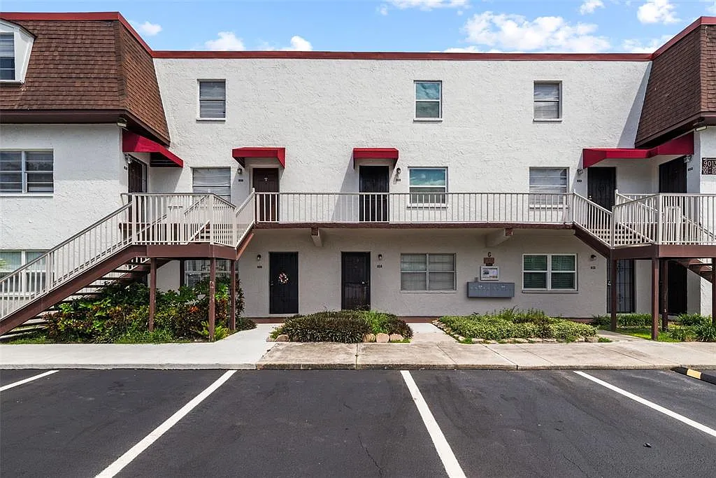 9013 Tudor Dr — Photo 1