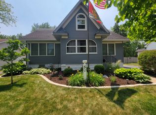 51 W Hattendorf Ave, Roselle, IL 60172