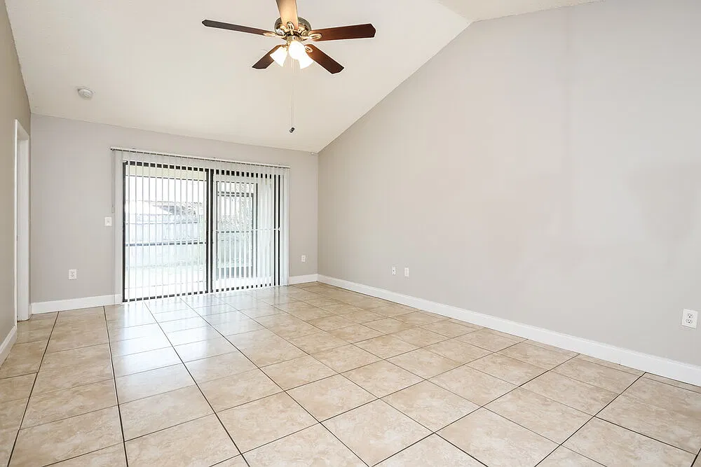 3 bed, 2.0 bath, 1266 sqft, $3,060 — Photo 4