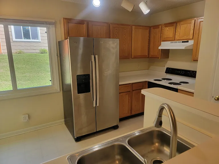 4200 Pin Oak Dr — Photo 3