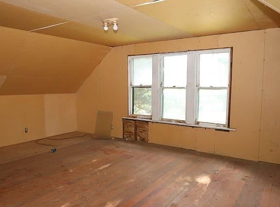 4th image of 211 N College Ave