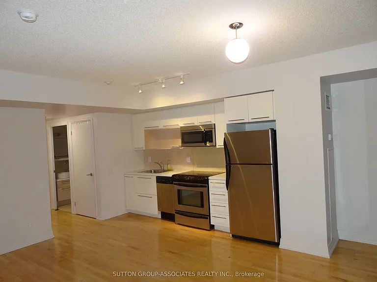 25 Carlton St #304 — Photo 6