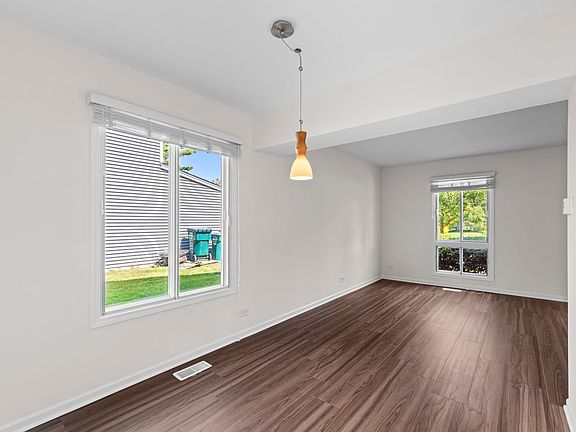 4th image of 104 Parkwood Dr