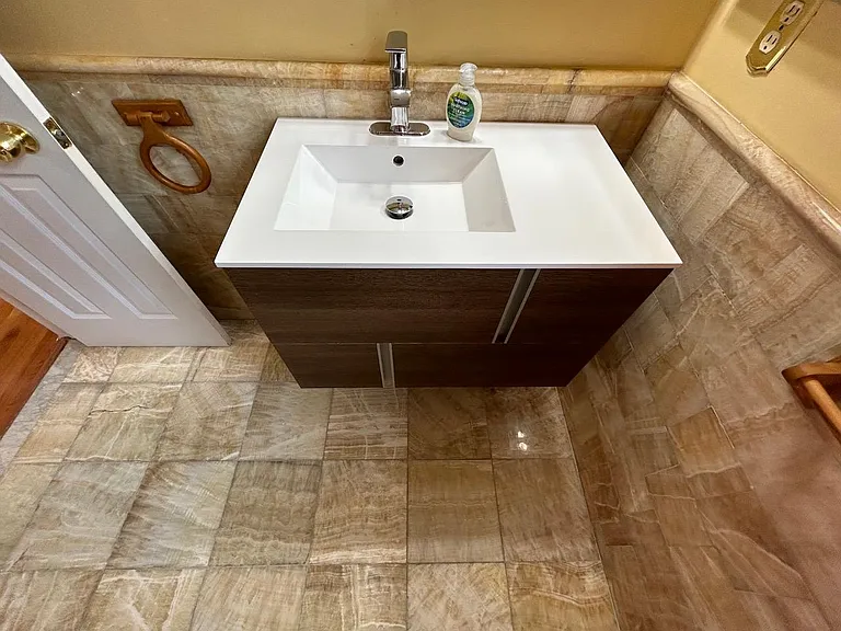 75 Calvert Ave E — Photo 48