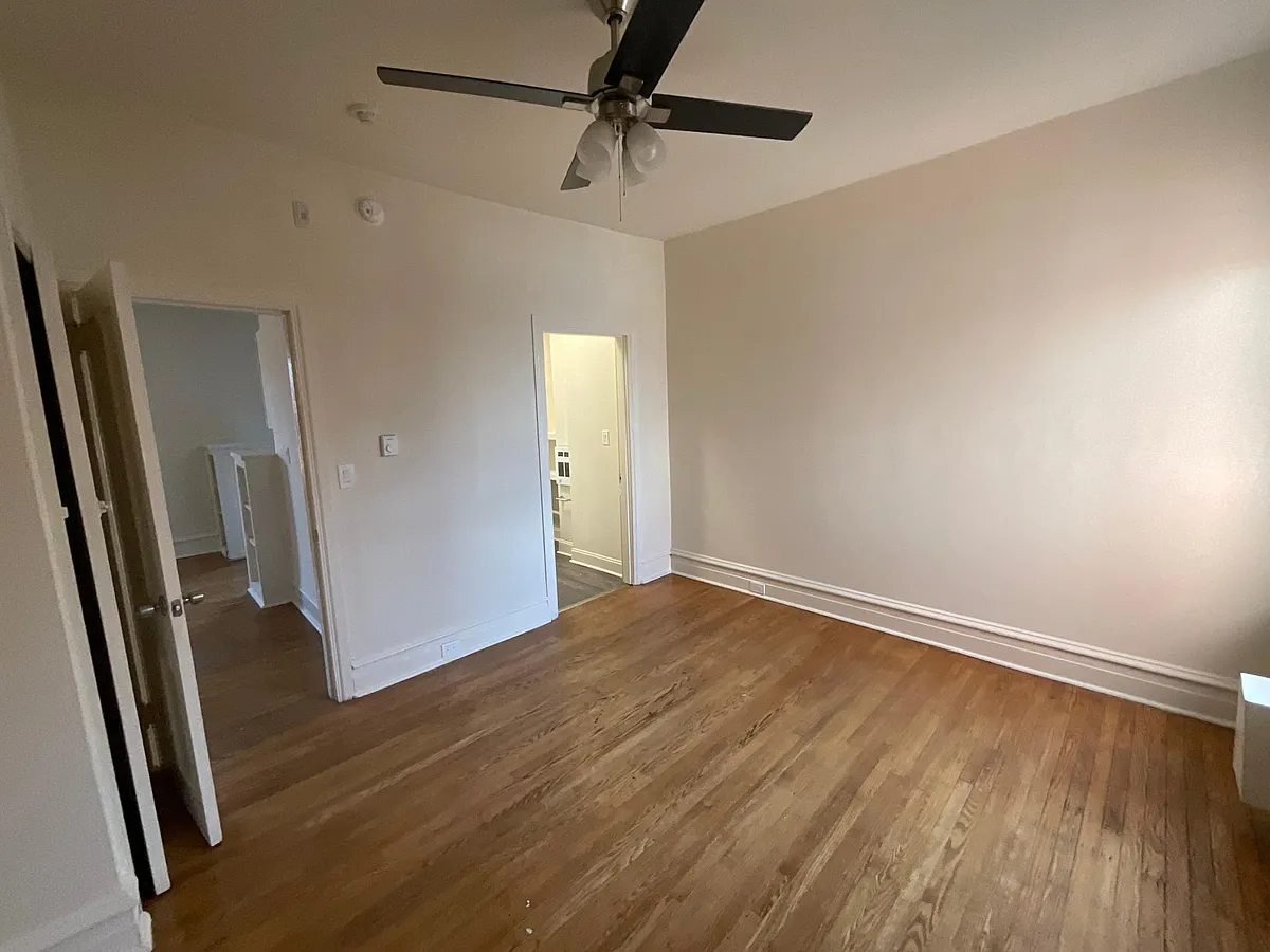 Building Photo - 832 N 24th St #3F