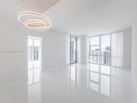 4th image of 851 NE 1st Ave #3911