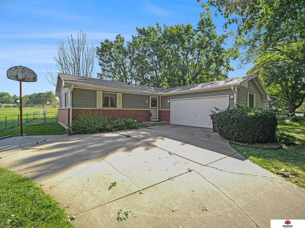 7732 S Hazelwood Dr, Lincoln, NE 68510
