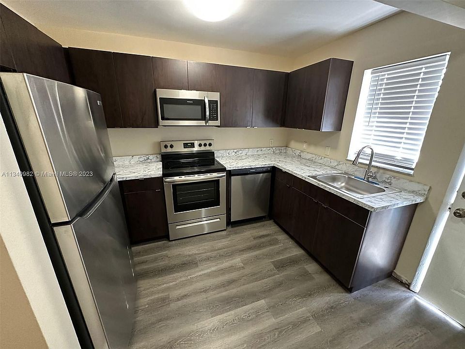 1st image of 605 Ixoria Ave #15
