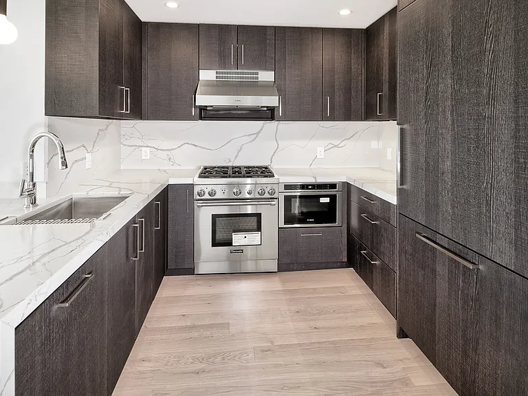 1400 Hudson St #803 — Photo 2