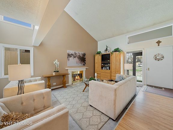 2nd image of 2S632 Wildwood Ct
