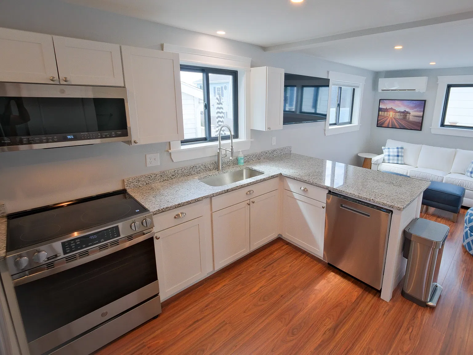 2 bed, 1.5 bath, 1000 sqft, $2,400 — Photo 3