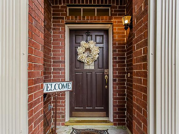 4th image of 5107 Shady Maple Dr