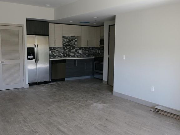 4th image of 3714 Kelton Ave #302