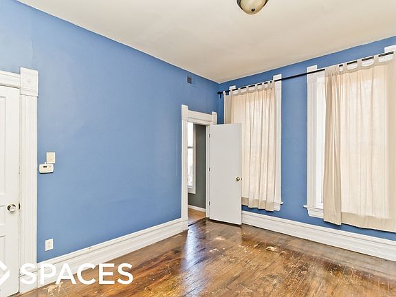 3rd image of 1014 N Paulina St APT 2F
