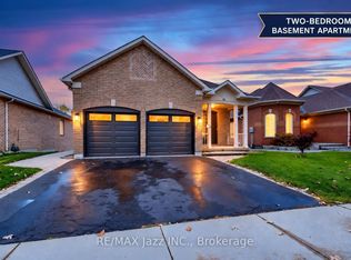 14 Arnold Cres, Whitby, ON L1M1J1