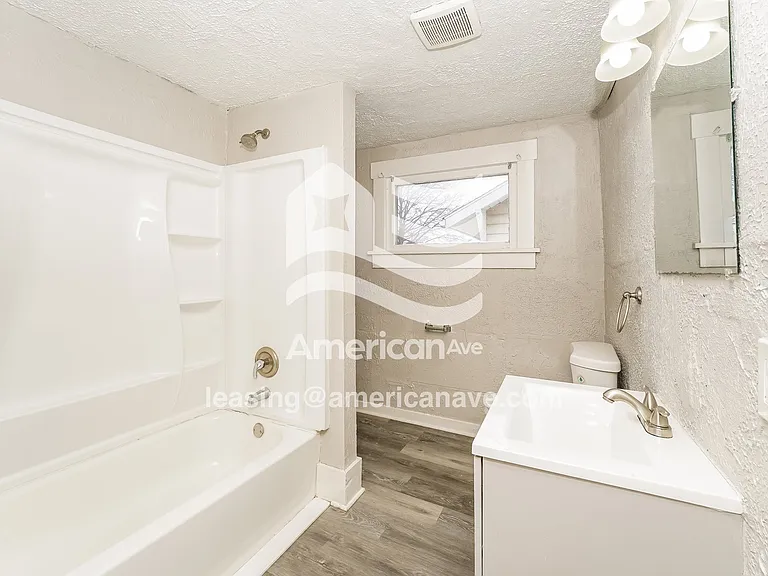 1732139_014_bathroom_14.jpg