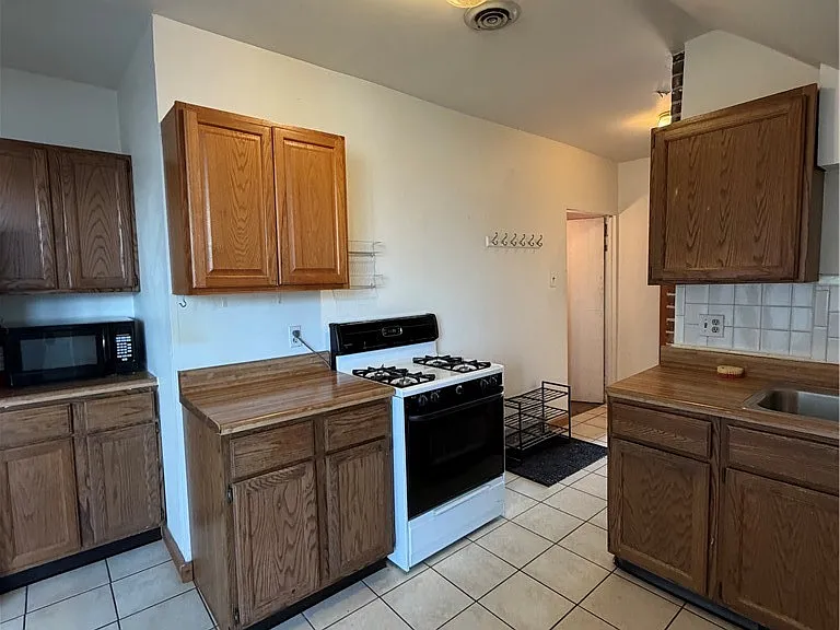 1005 Elmwood Ave #3 — Photo 4