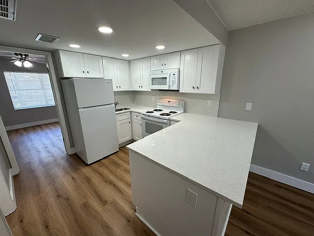 6830 S Trask St #13 — Photo 4