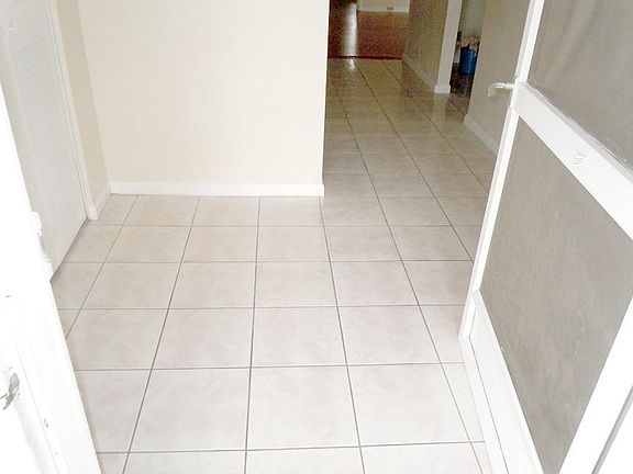 4th image of 627 Pines Knoll Dr APT D