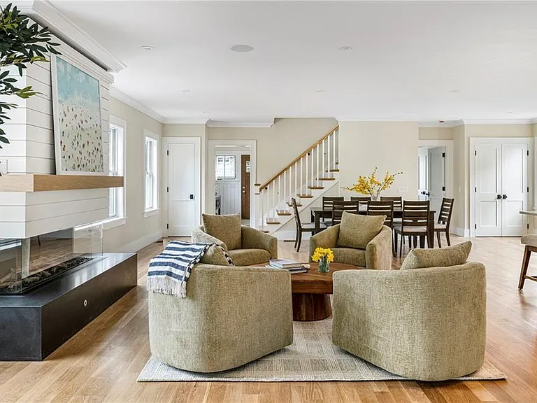118 Newport Ave — Photo 6