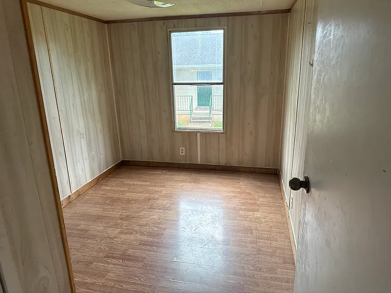 1192 Bluebird Rd — Photo 2